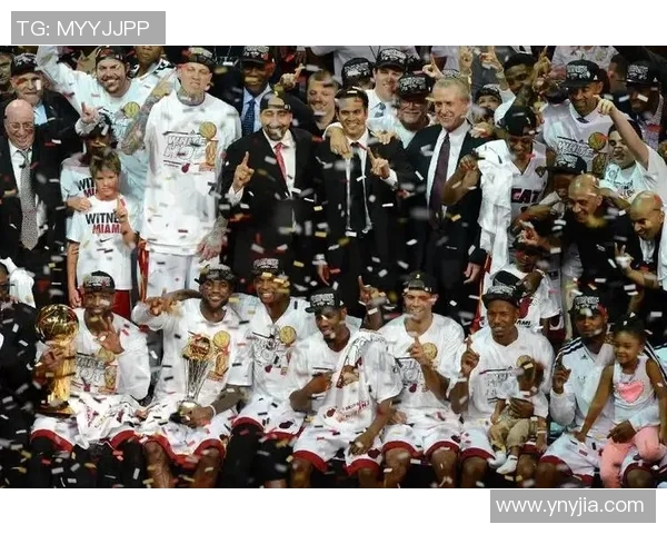 2014年NBA总决赛勇士队与热火队的巅峰对决回顾与精彩瞬间分析